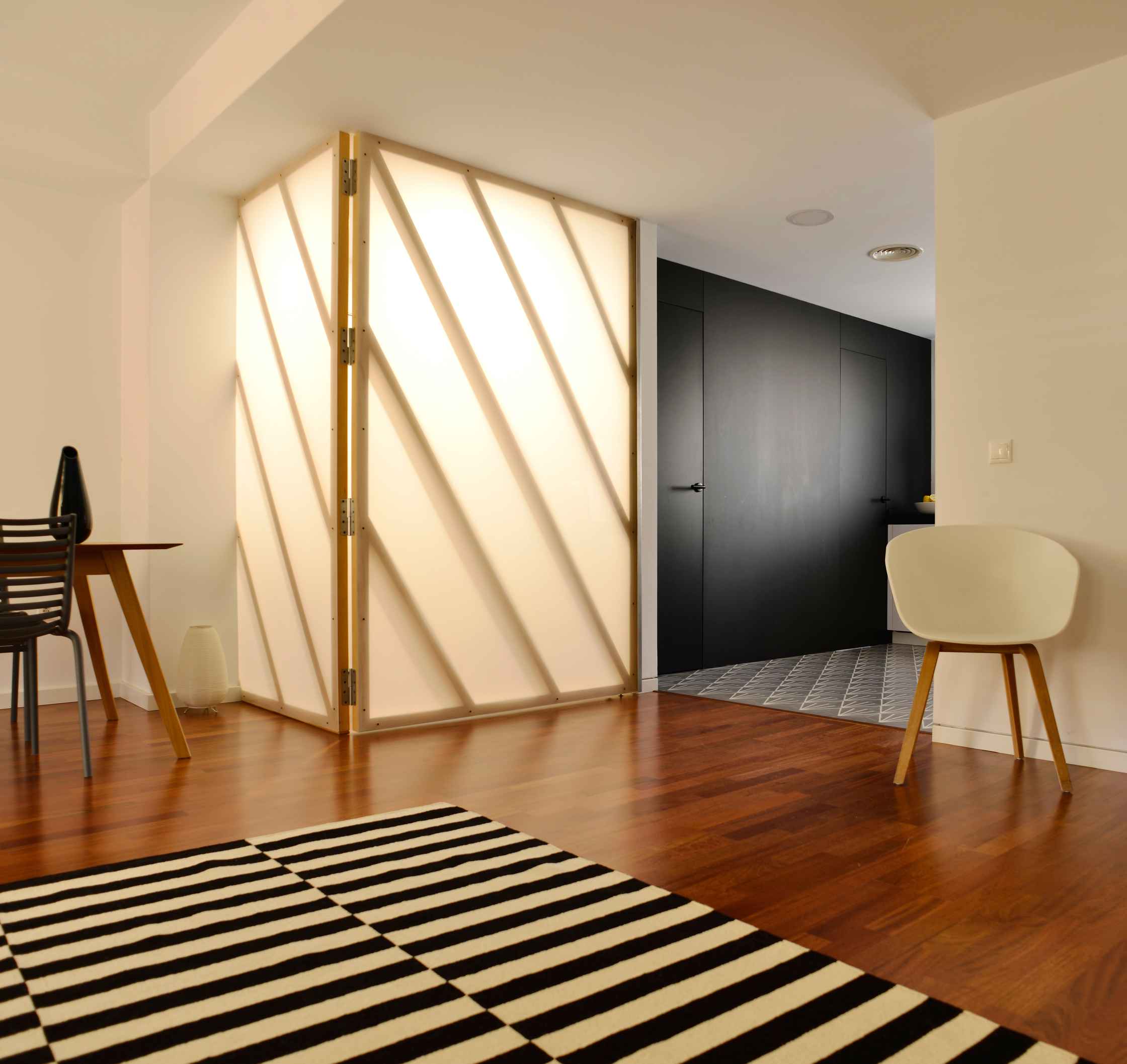 Reforma integral e interiorismo con un diseño actual y contemporáneo. En LAP arquitectos buscamos crear espacios singulares, confortables y creativos.