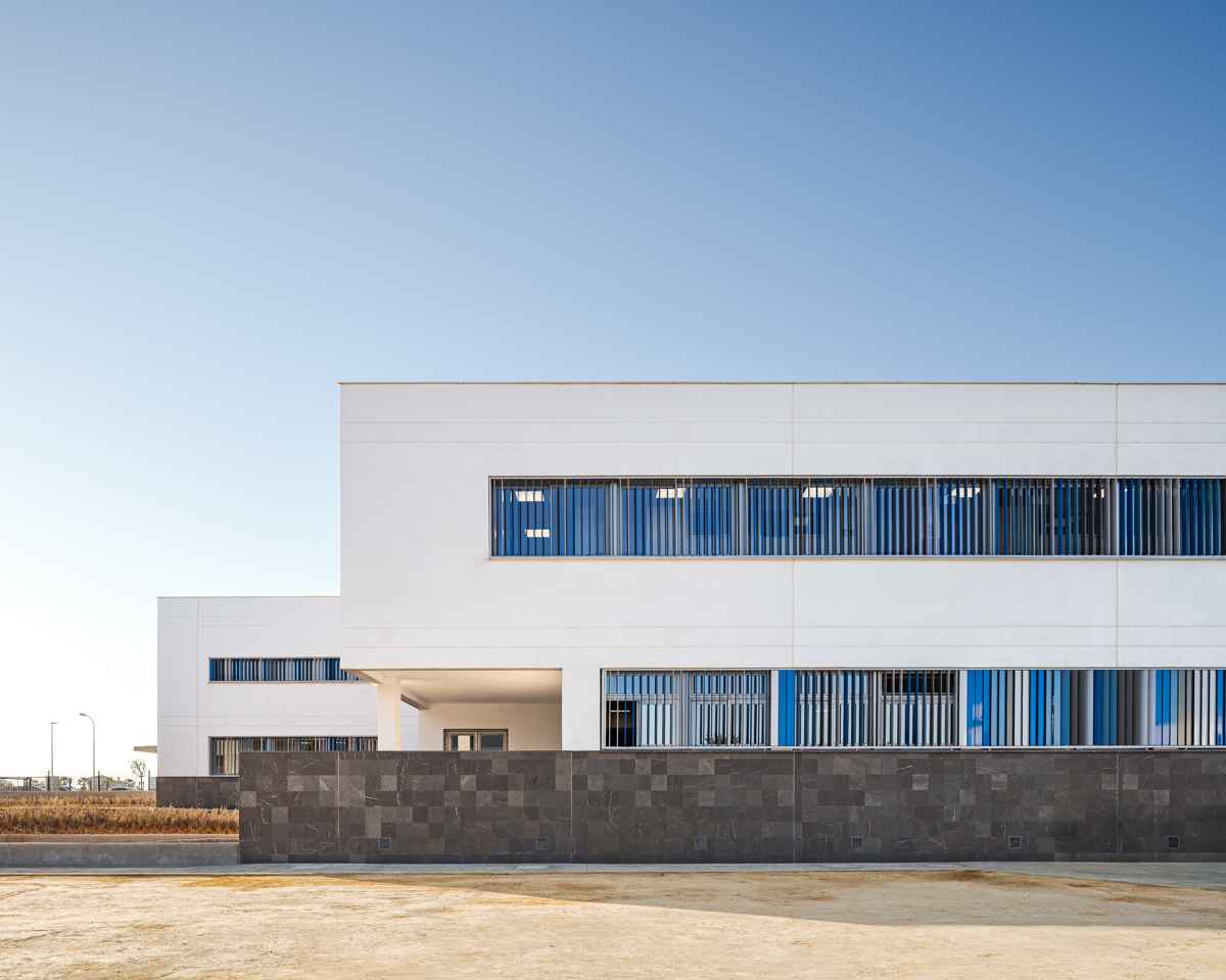Colegio de Educación Infantil y Primaria en Almerimar (El Ejido, Almería). Arquitectura educativa sostenible en Andalucía. Proyecto: LAP arquitectos en Córdoba
