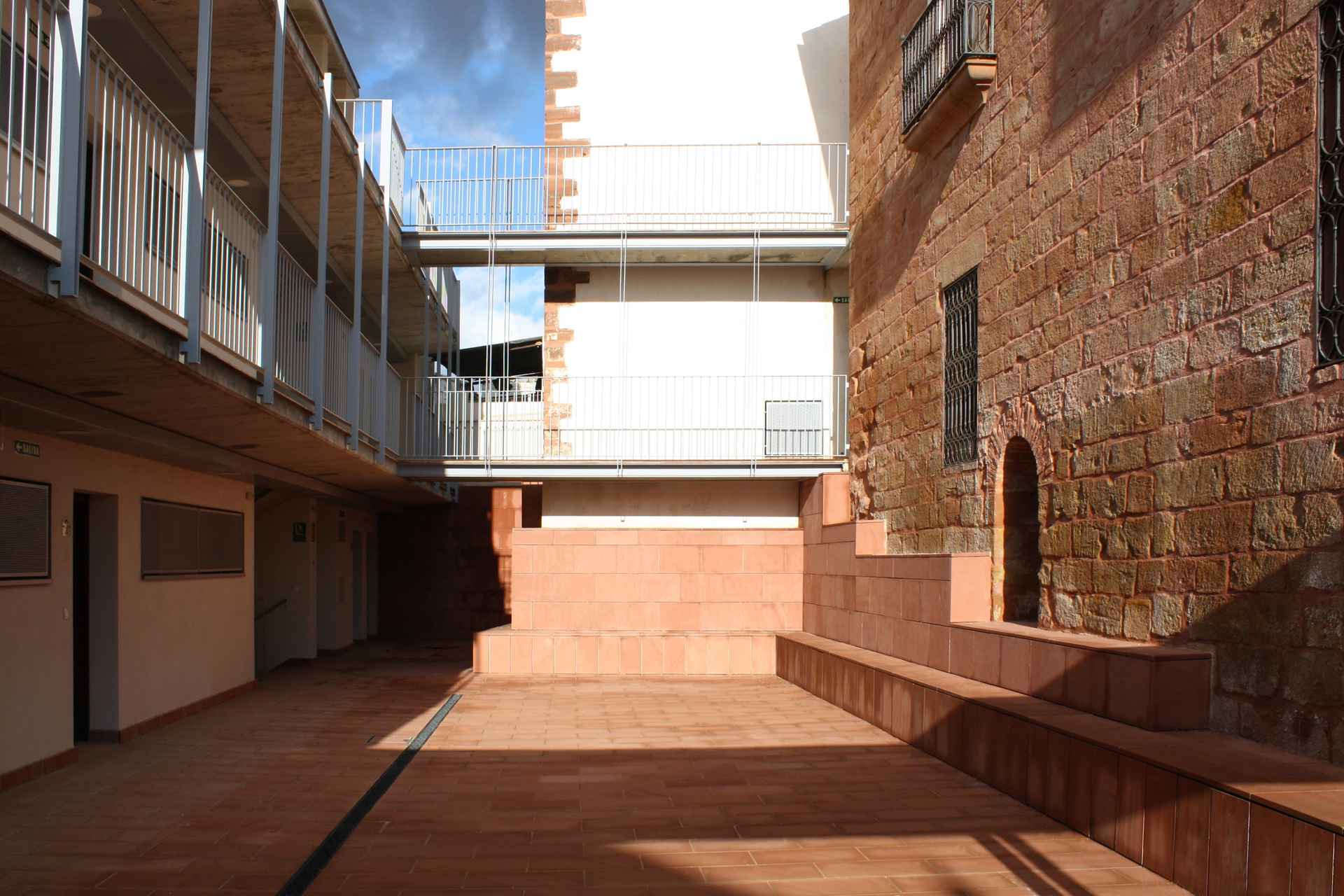 Promoción de viviendas en Montoro (Córdoba) con rehabilitación de Casa Palacio del S. XVIII y obra  de nueva planta. Arquitectura contemporánea e histórica en un proyecto único. Proyecto: LAP arquitectos en Córdoba