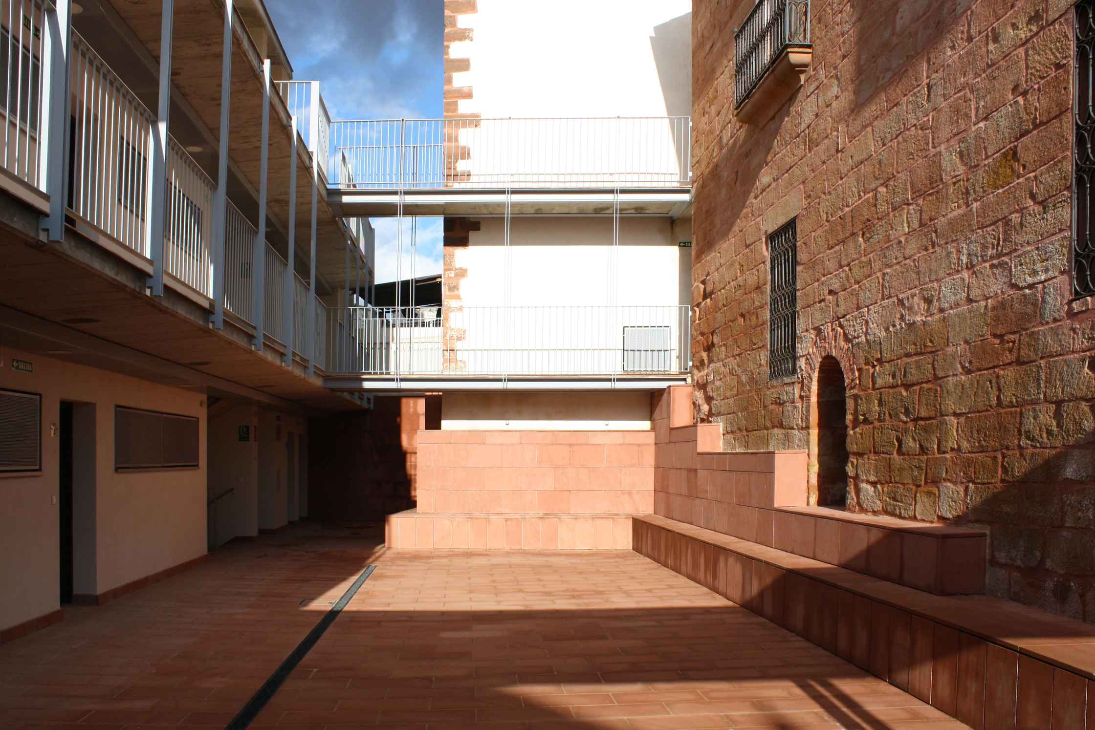 Promoción de viviendas en Montoro (Córdoba) con rehabilitación de Casa Palacio del S. XVIII y obra  de nueva planta. Arquitectura contemporánea e histórica en un único proyecto de LAP arquitectos.