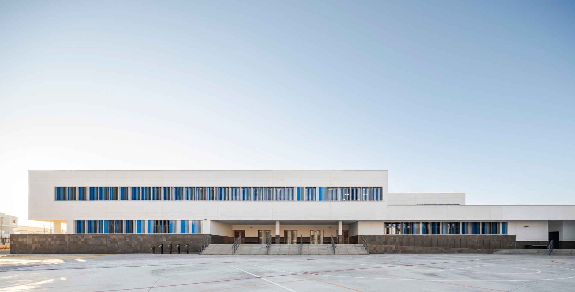 Colegio de Educación Infantil y Primaria en Almerimar (El Ejido, Almería). Arquitectura educativa sostenible en Andalucía. Proyecto: LAP arquitectos en Córdoba