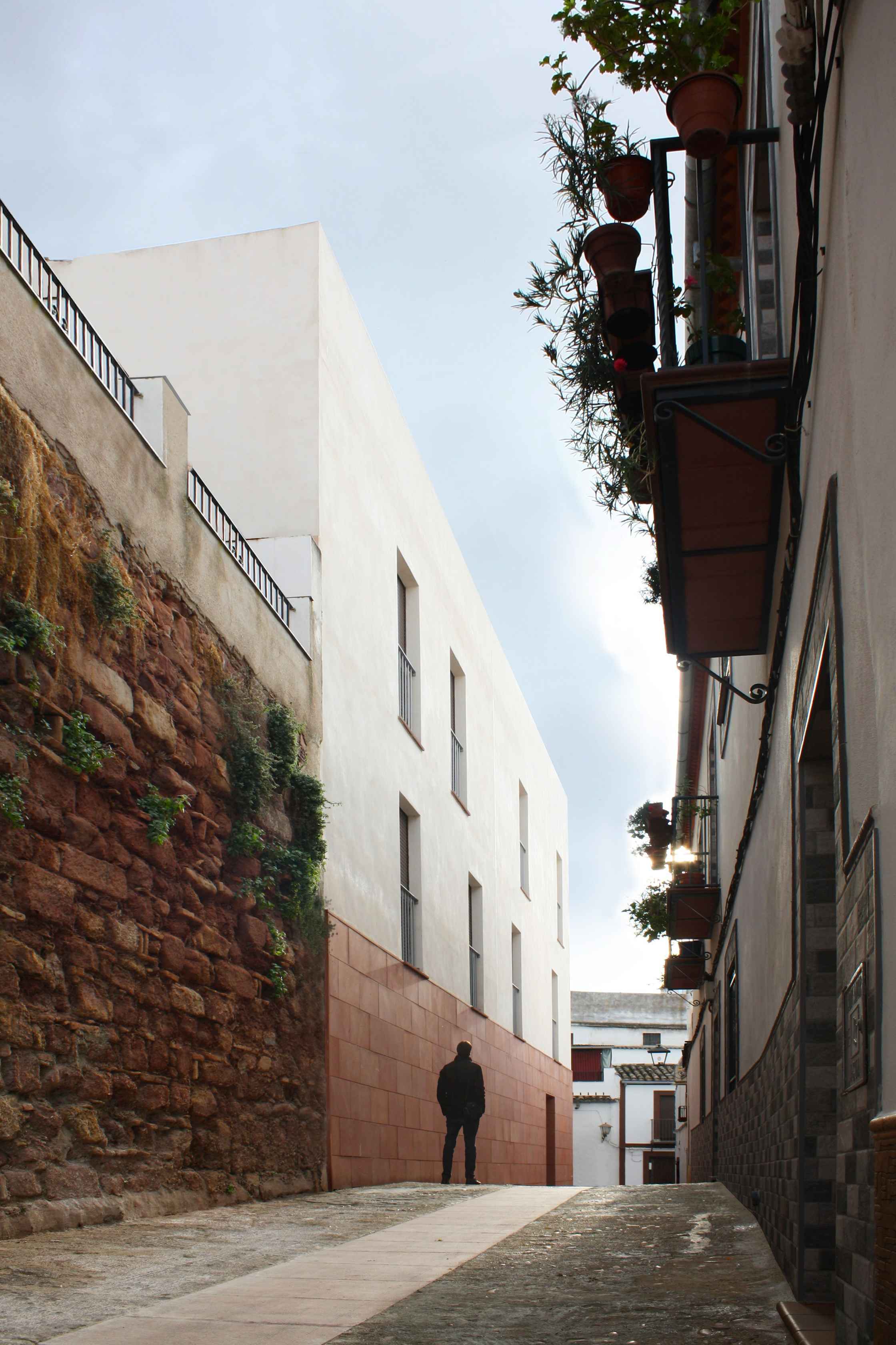 Promoción de viviendas en Montoro (Córdoba) con rehabilitación de Casa Palacio del S. XVIII y obra de nueva planta. Arquitectura contemporánea e histórica en un único proyecto de LAP arquitectos.