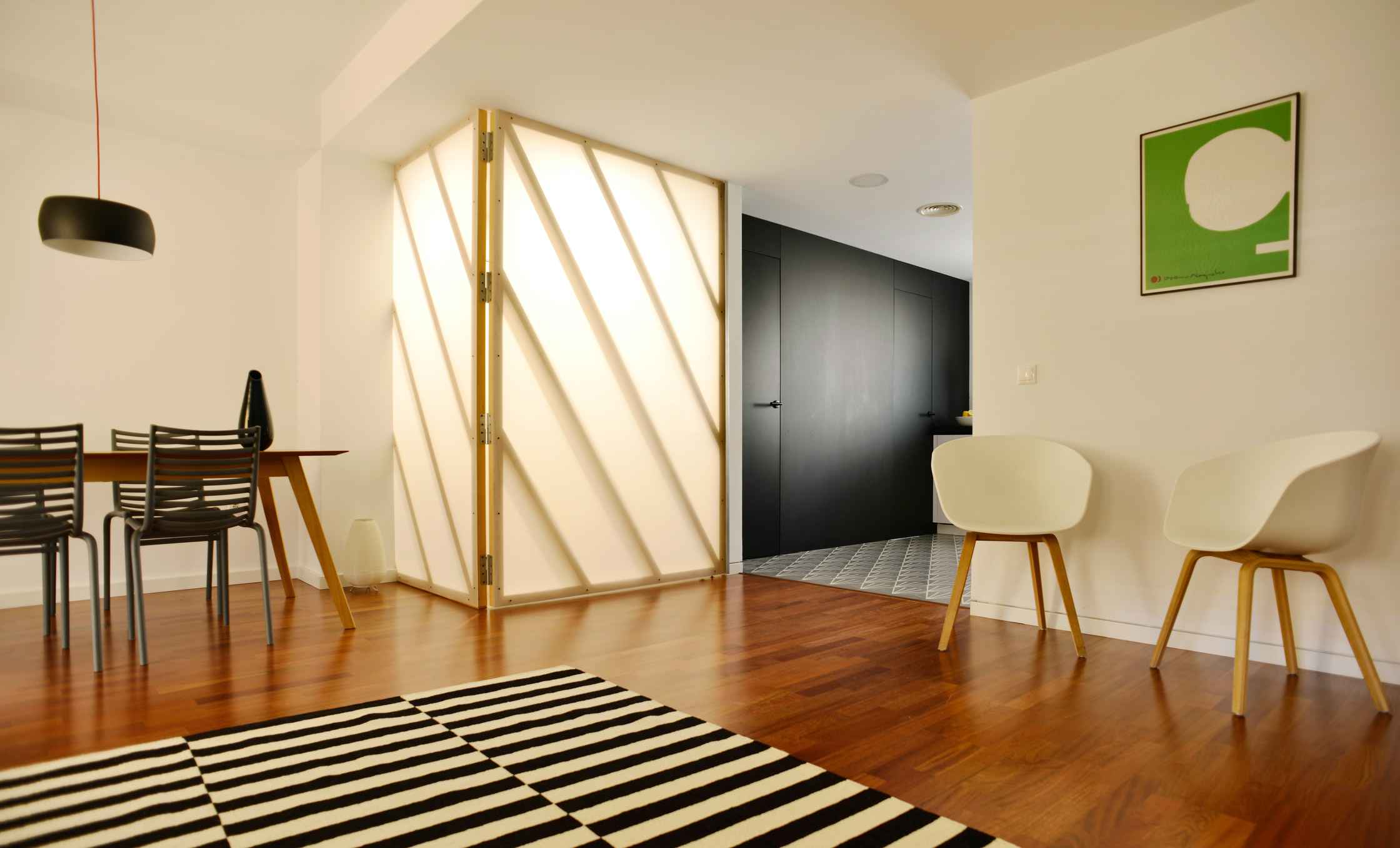 Reforma integral e interiorismo con un diseño actual y contemporáneo. En LAP arquitectos buscamos crear espacios singulares, confortables y creativos.