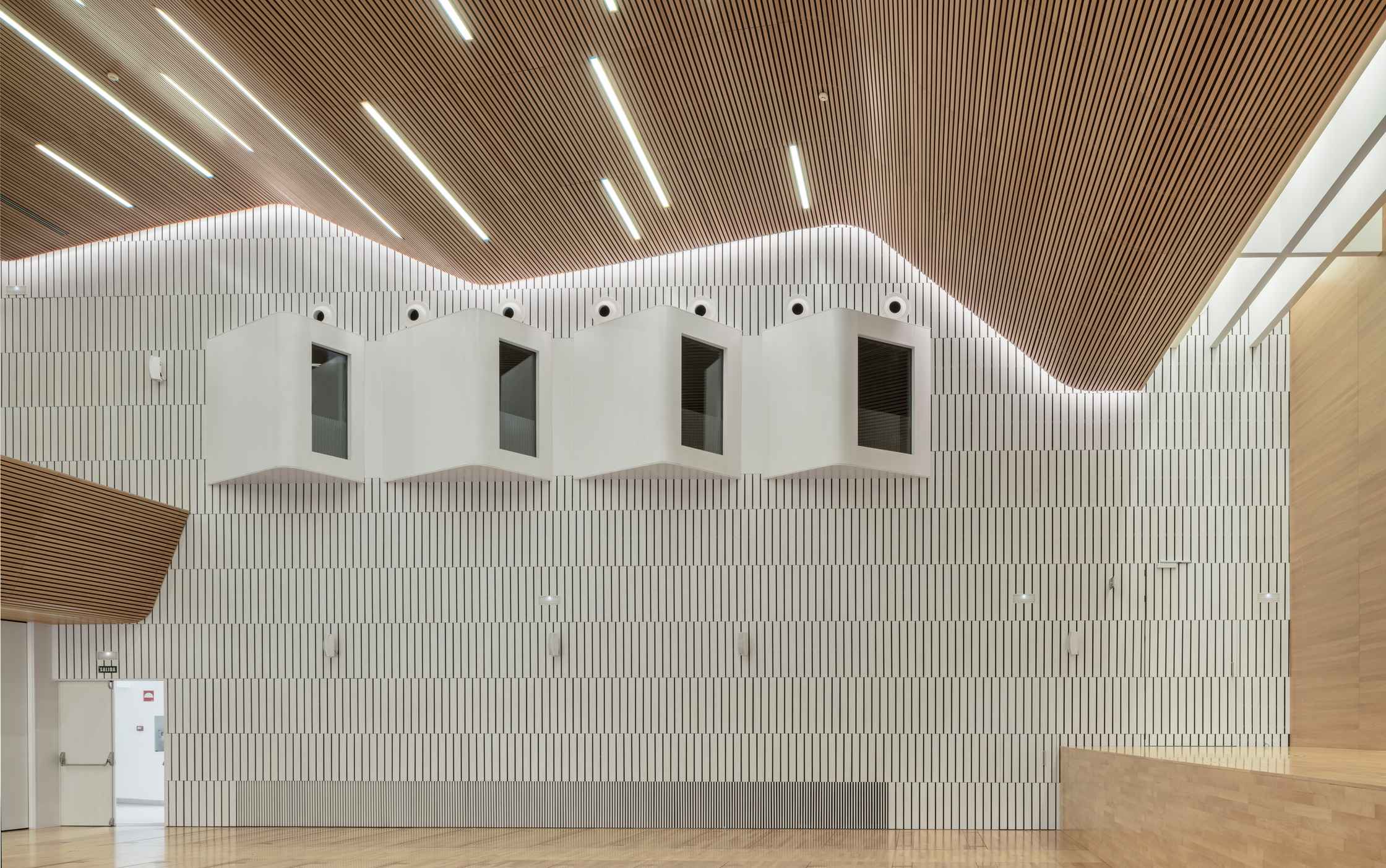 Auditorio del Palacio de Congresos, un espacio de arquitectura contemporánea en pleno corazón de la judería, junto a la Mezquita-Catedral de Córdoba (España). Proyecto: LAP arquitectos.